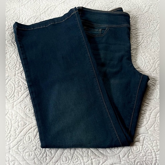 SOPHIA VERGARA NWOT Melissa Flare Pull-on High Rise Jeans- Size 14 - Picture 6 of 8